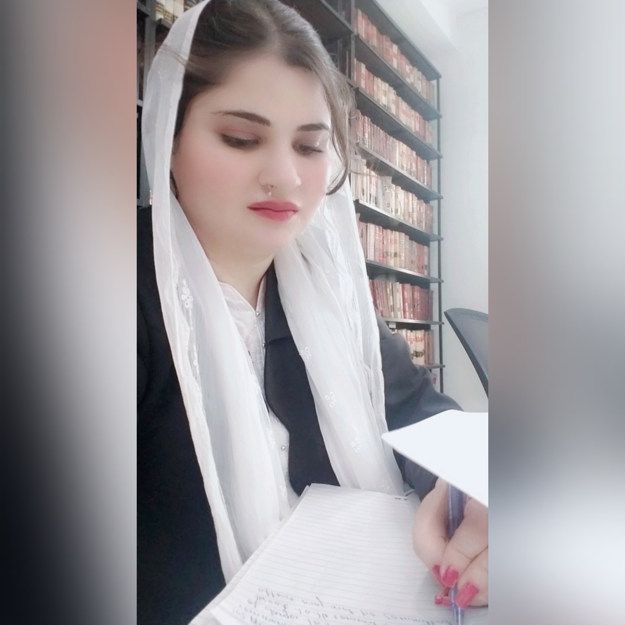 Advocate  Houriya Maheen - Lawyer in Karachi
